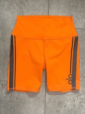 Alo Yoga High-Waist Club Short in Bright Tangerine Size Small EUC